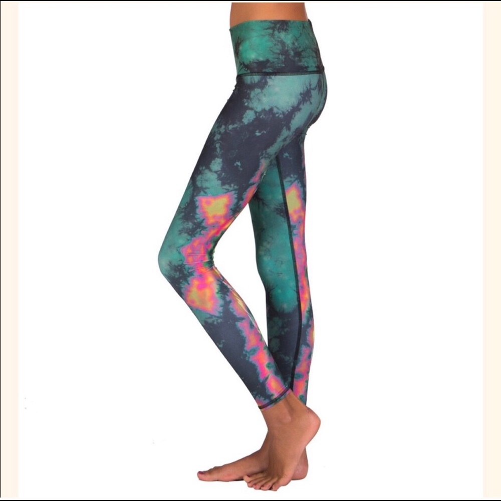 New w / tags Teeki leggings eagle feather green